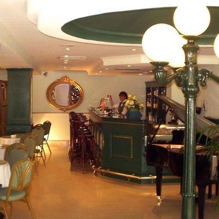 The Crown Hotel 부지바 외부 사진