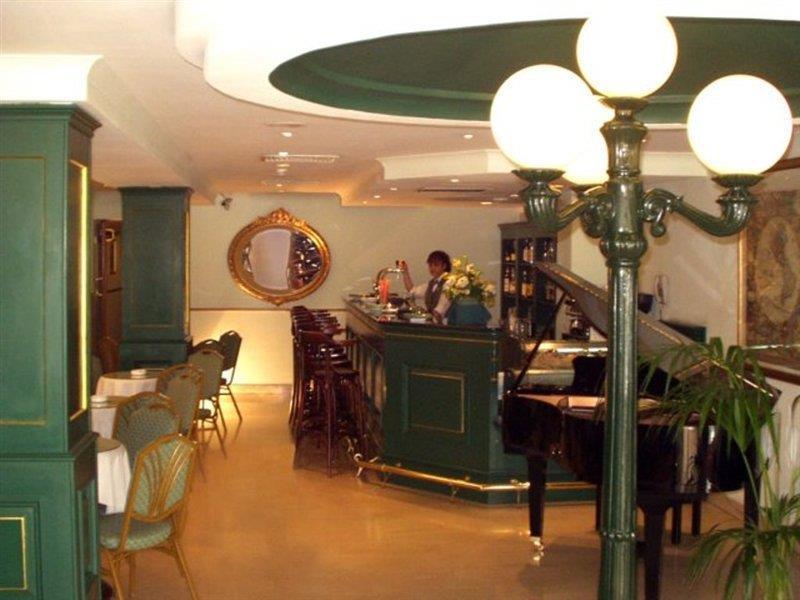 The Crown Hotel 부지바 외부 사진