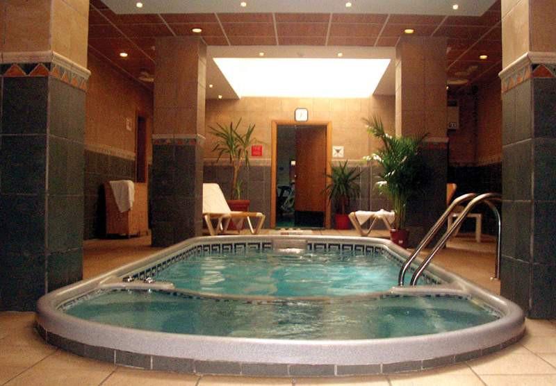 The Crown Hotel 부지바 외부 사진