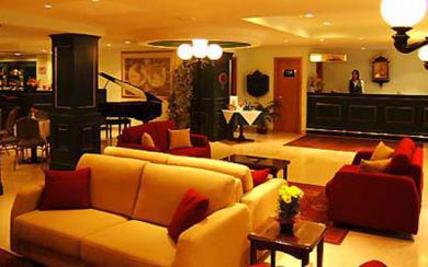 The Crown Hotel 부지바 외부 사진