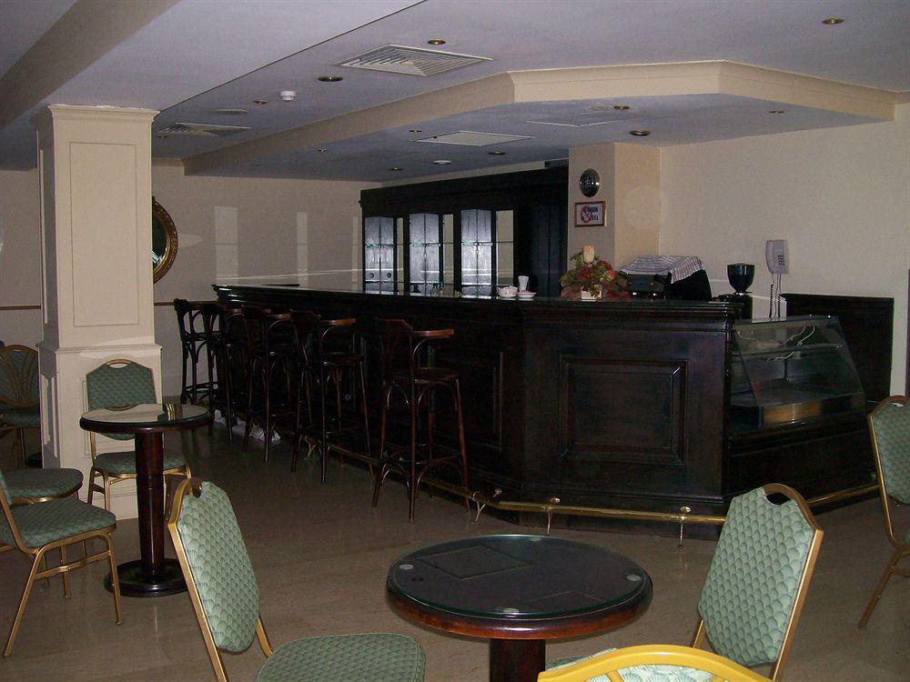 The Crown Hotel 부지바 외부 사진